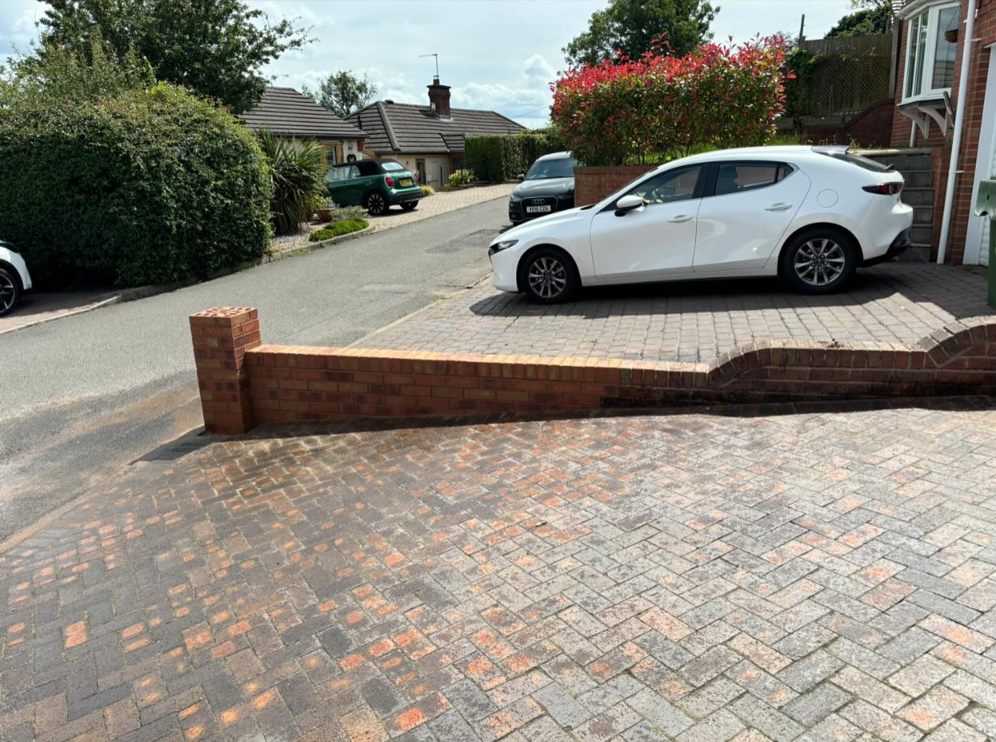 garden wall built by JBJ Brickwork Stourbridge